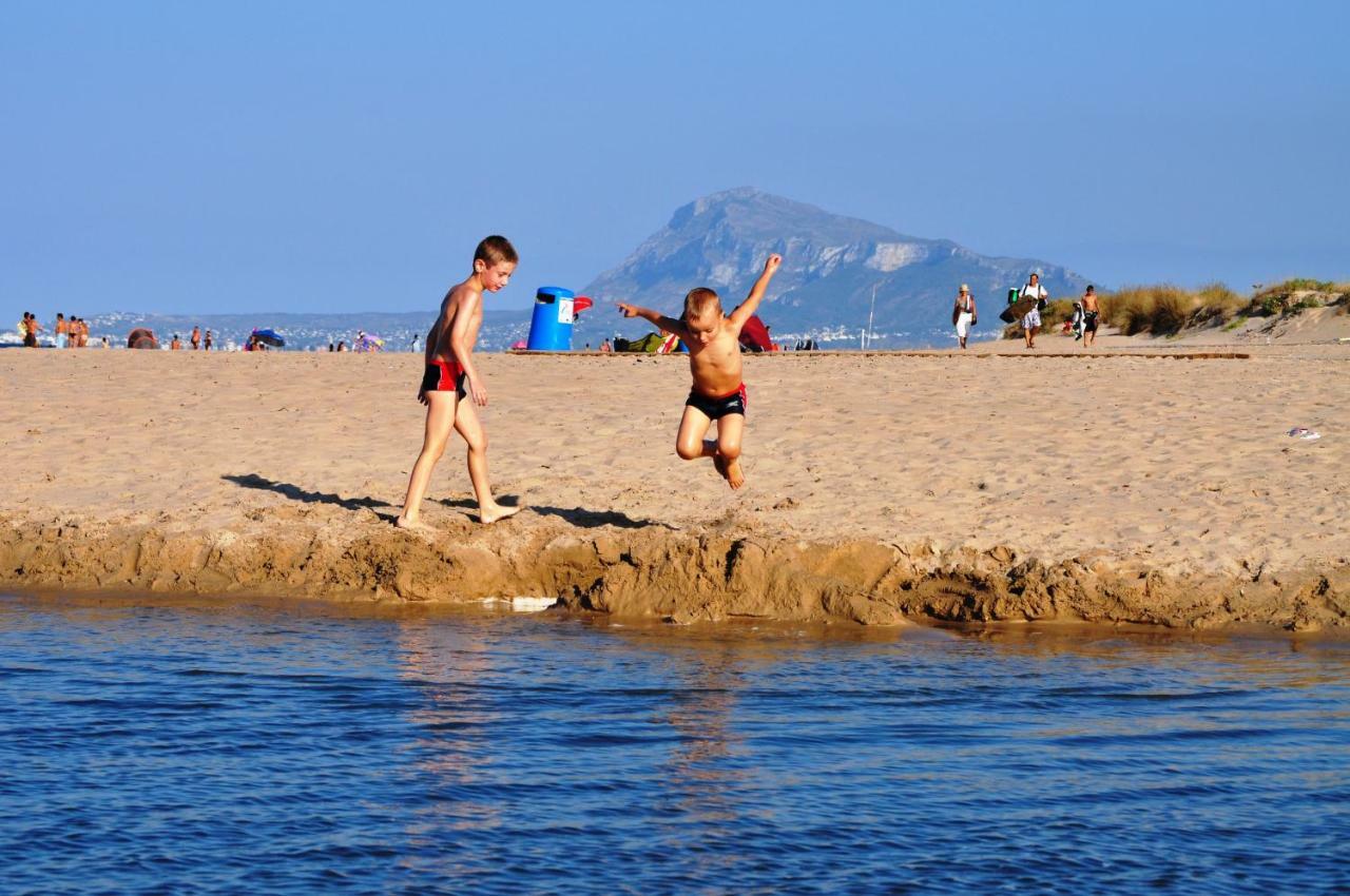 Family Beach Villa Rubens Oliva Bagian luar foto